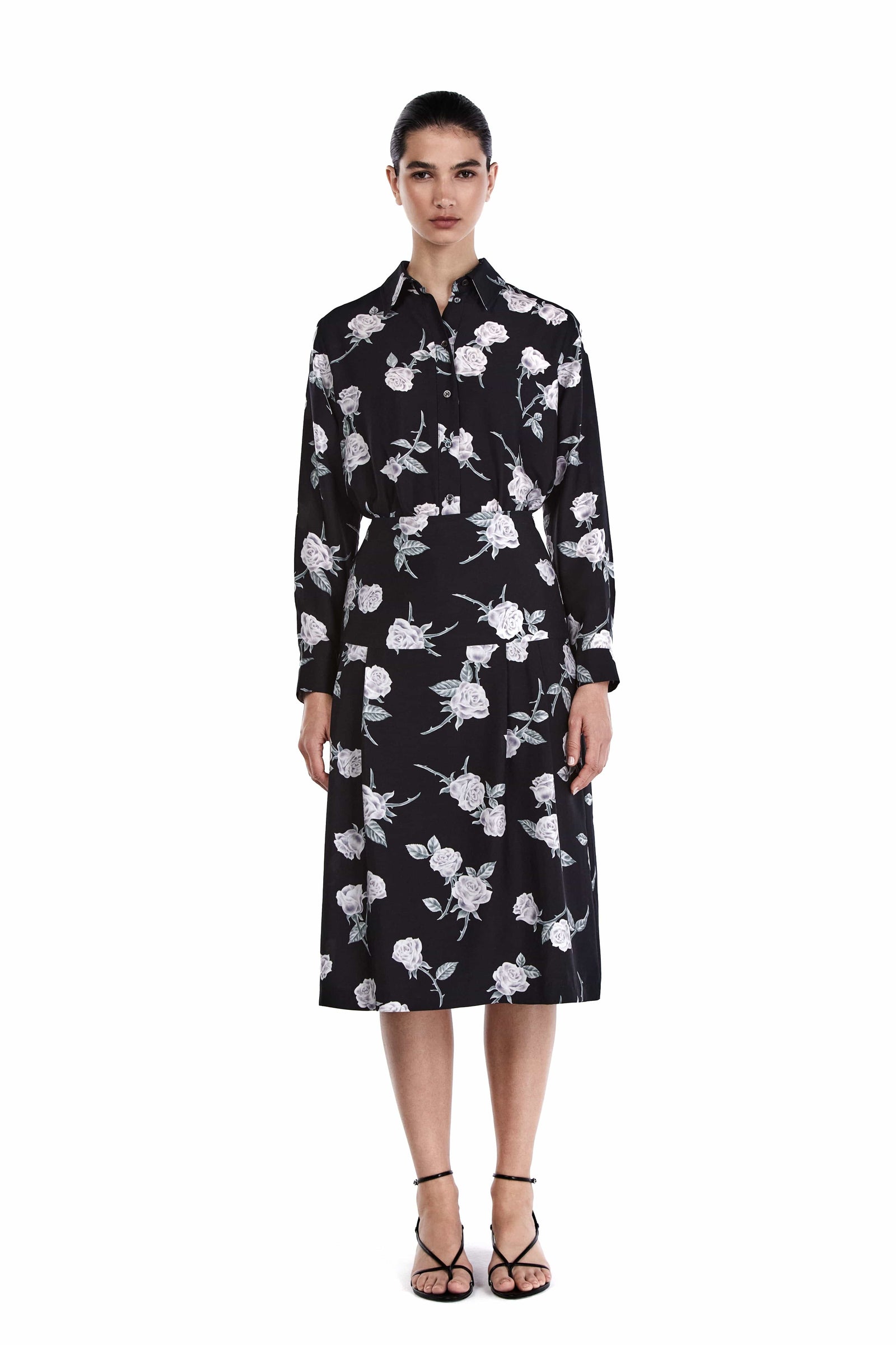 Me Esse Vivienne Roses Print Pleated Midi Skirt in Coal Black