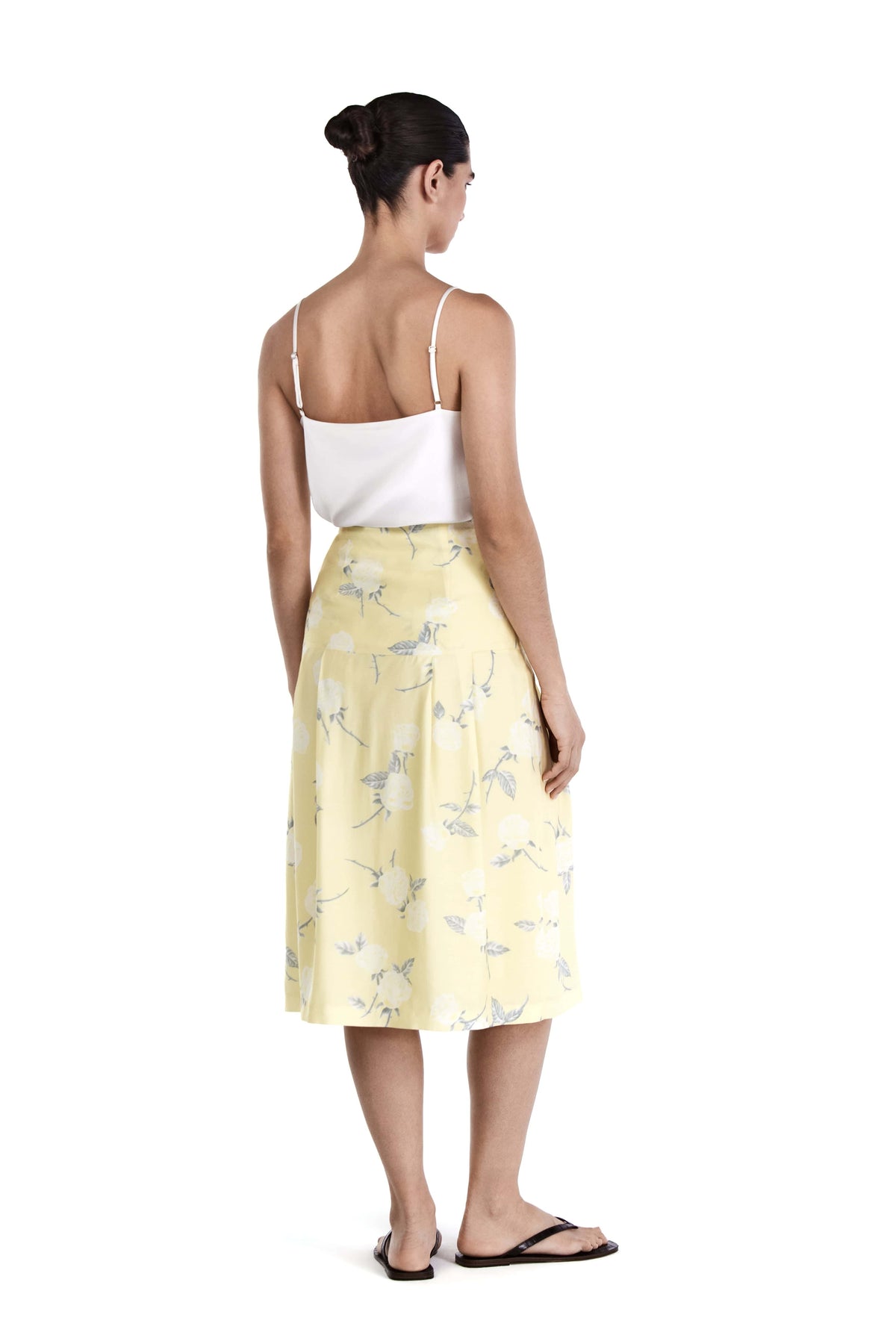 Me Esse Vivienne Roses Print Pleated Midi Skirt in Lemon Yellow