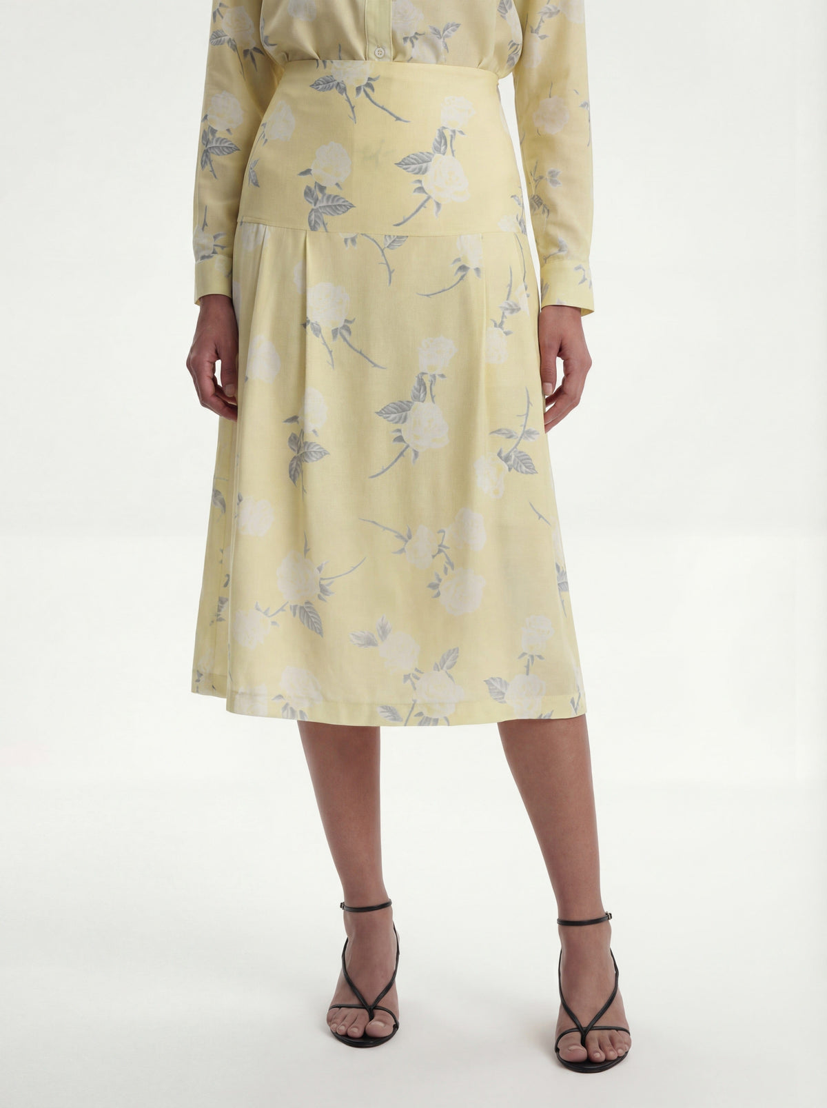 Me Esse Vivienne Roses Print Pleated Midi Skirt in Lemon Yellow